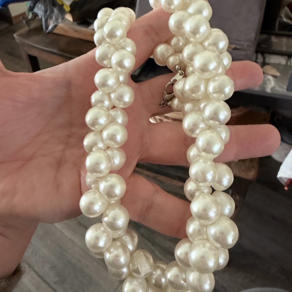 Lustrous Cream Pearl Necklace